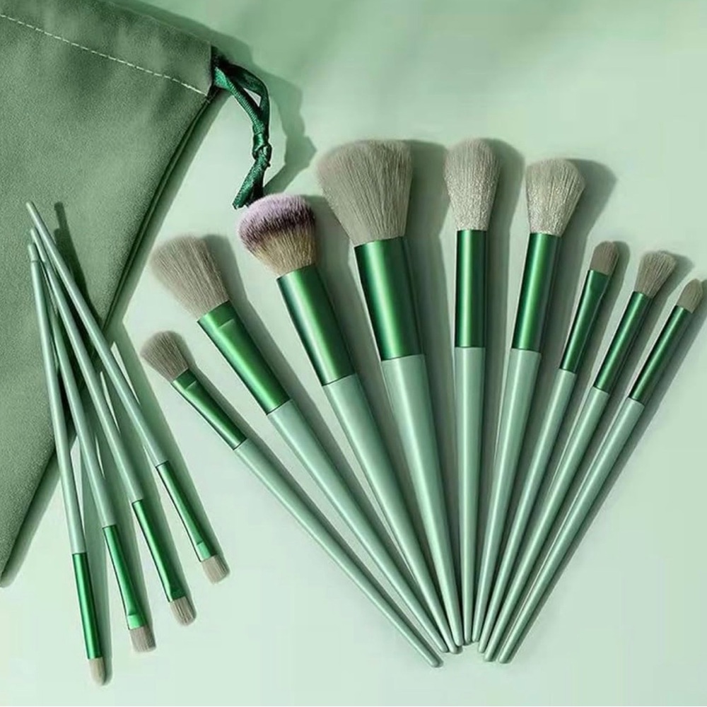 Green Makeup Brush Set